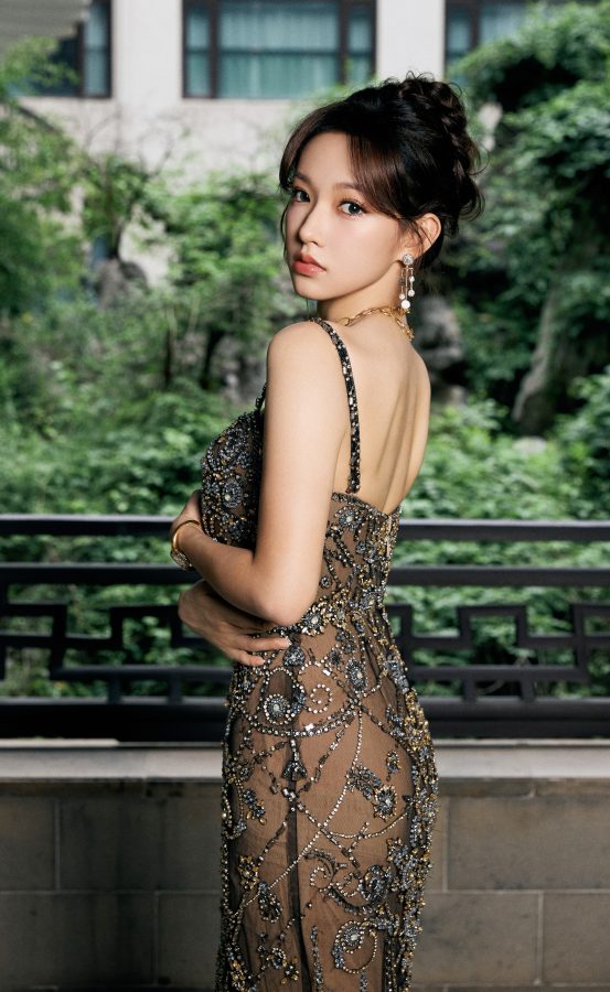 程潇身着低胸梦幻礼服展露美沟(4/5)