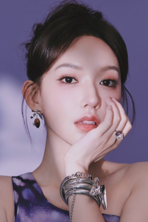 《你好星期六》程潇穿超短裙大秀白皙美腿(5/7)