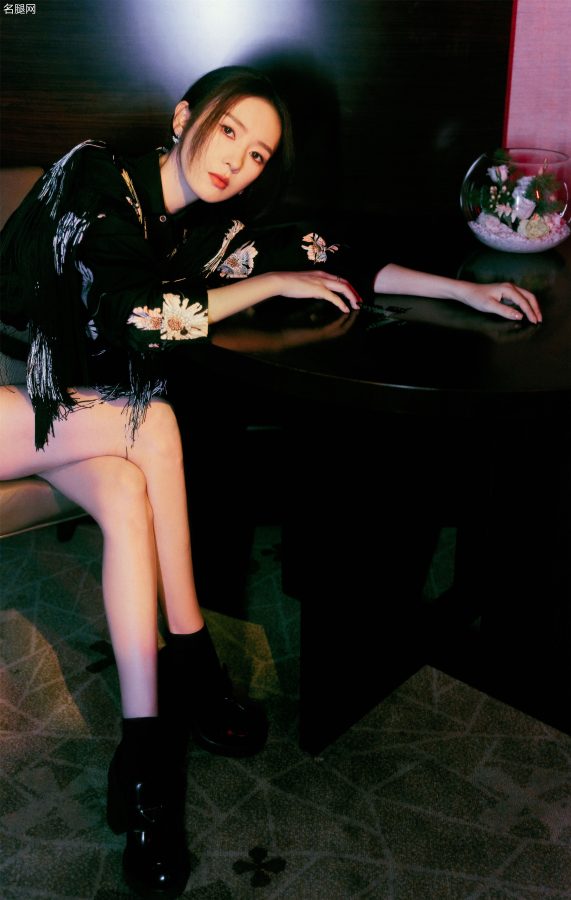 童瑶修长美腿暗夜玫瑰大片(2/6)