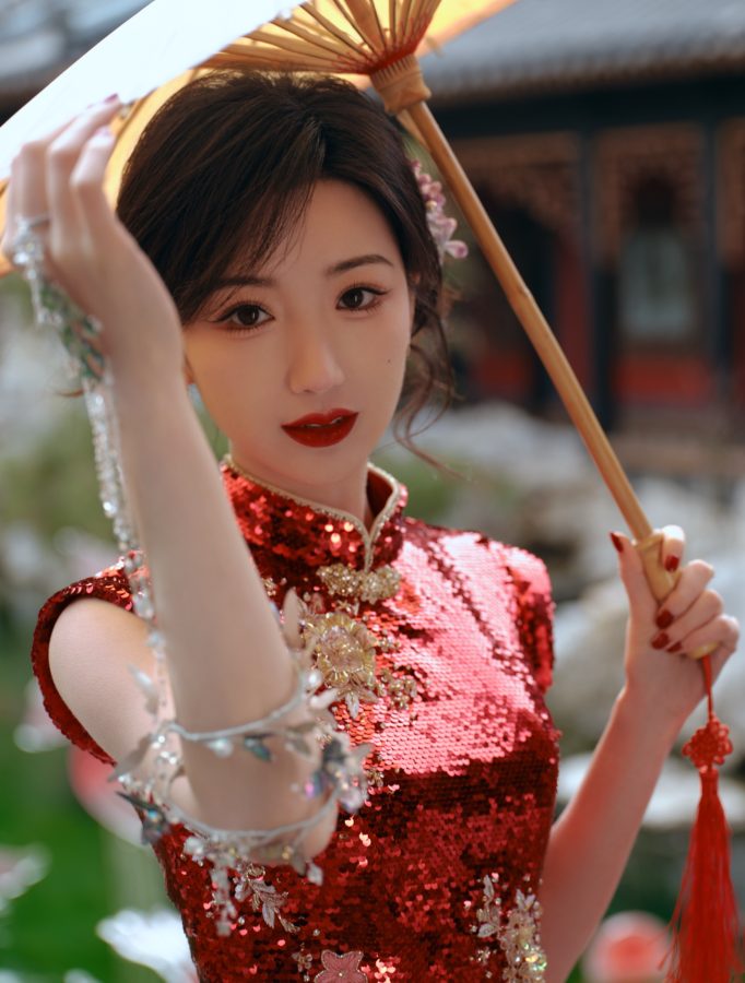 毛晓彤春晚红色旗袍造型纤细美腿踩同色防水台高跟鞋时喜庆热烈的大美人(7/9)