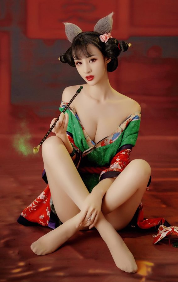 吴春怡COS清凉版宝青坊主小狐妖秀丝袜长腿(2/9)