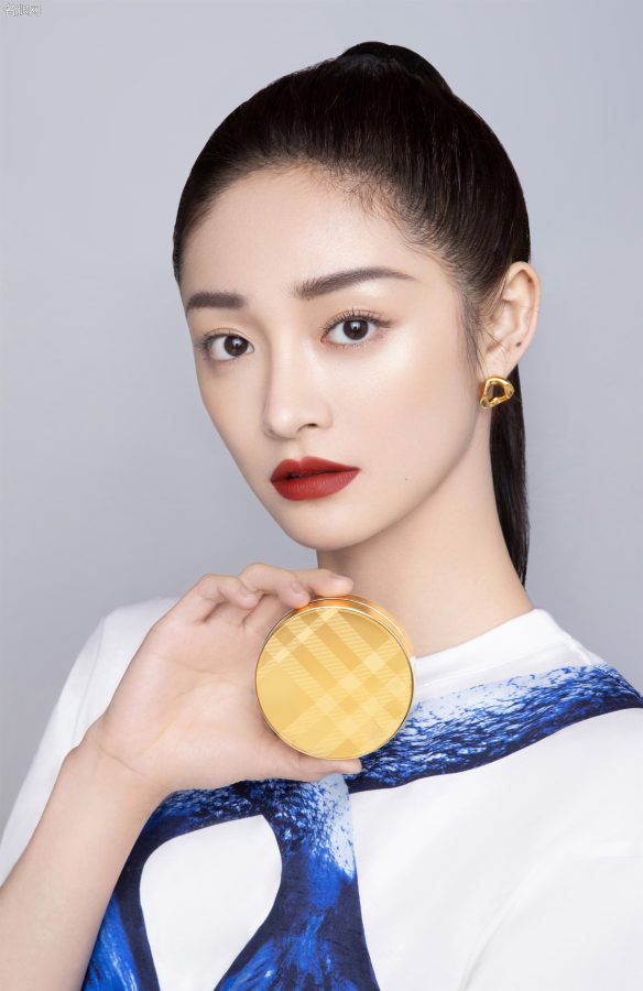 周洁琼美脸精致妆容红唇高清特写(2/4)