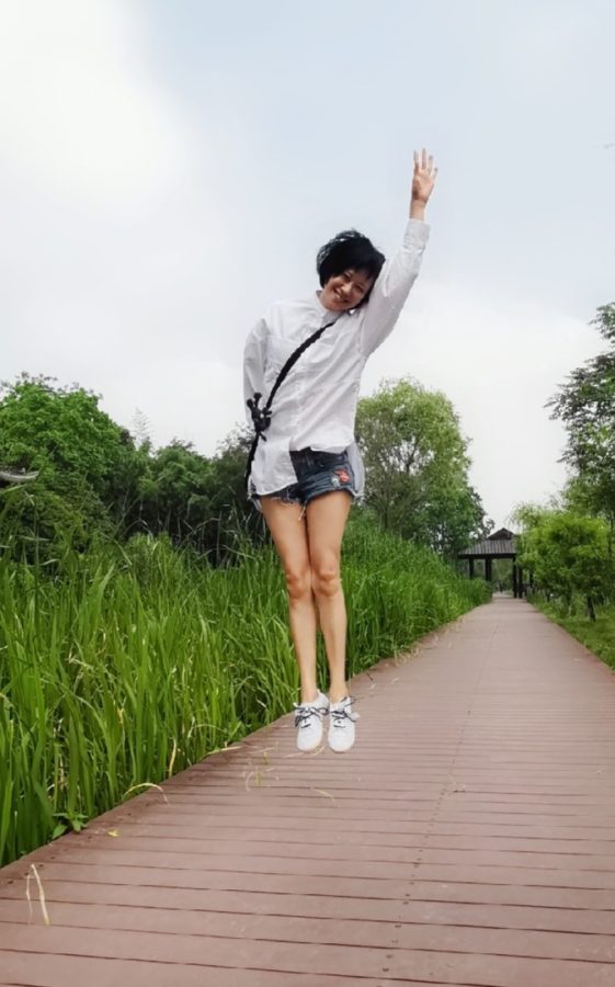 倪虹洁穿牛仔热裤大秀美腿(3/3)