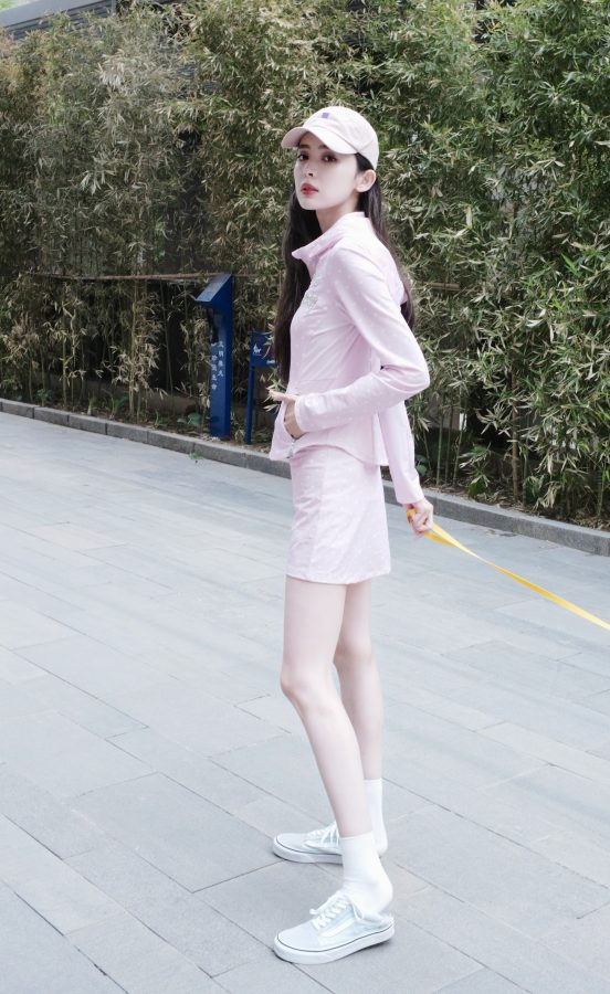 春光明媚美少女古力娜扎细腿出击(6/8)