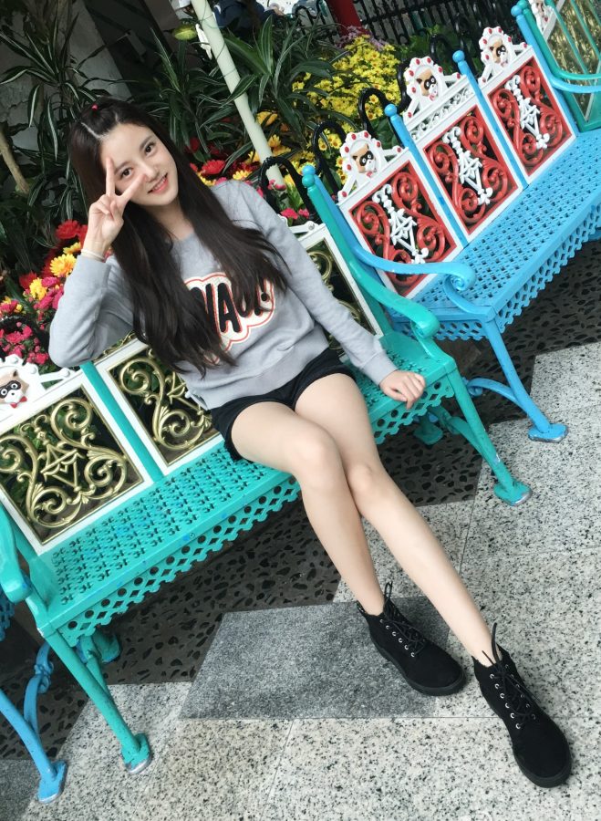 女歌手孙珍妮热裤美腿旅游照(1/2)