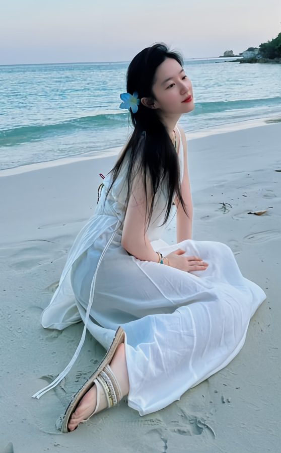 刘亦菲海边展露她完美无瑕的白腿美足(4/4)