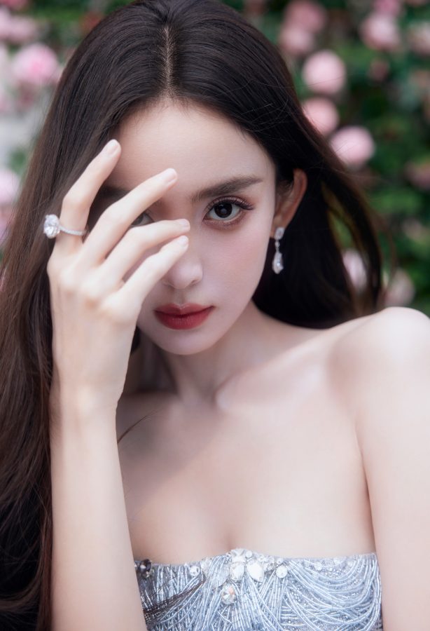 古力娜扎身着修身露背礼服美轮美奂(3/13)