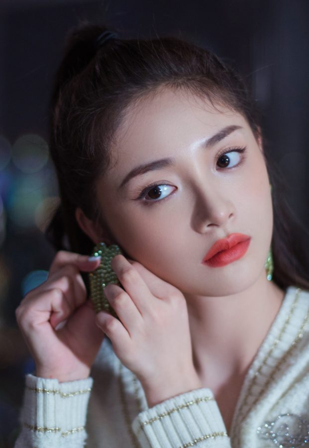 美少女歌手周洁琼可爱白皙的小脚丫(4/4)
