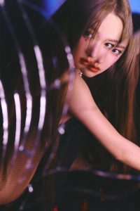 程潇大腿裹上丝网袜在台上跳热辣舞蹈