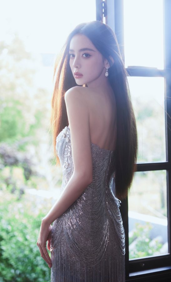 古力娜扎身着修身露背礼服美轮美奂(7/13)
