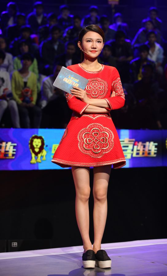 龙洋美腿高跟主持节目《惊喜连连》(6/8)