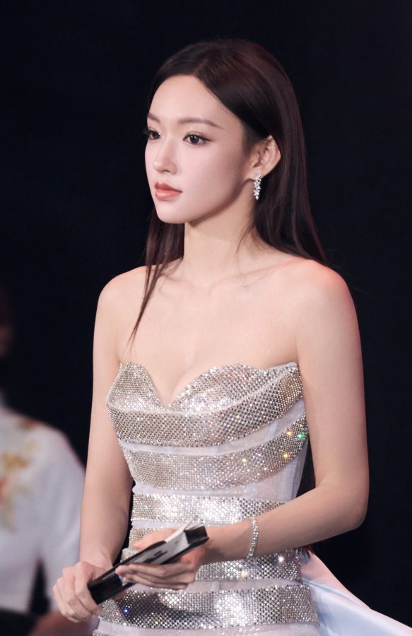 程潇穿露肩低胸装真的超大方(5/5)
