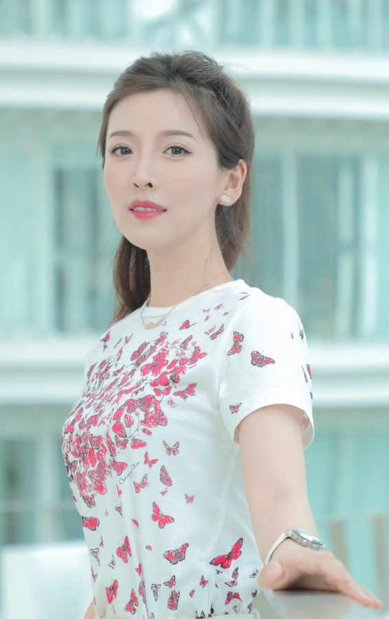美女主持人朱梓橦一双完美的长直腿穿高跟凉鞋(6/6)