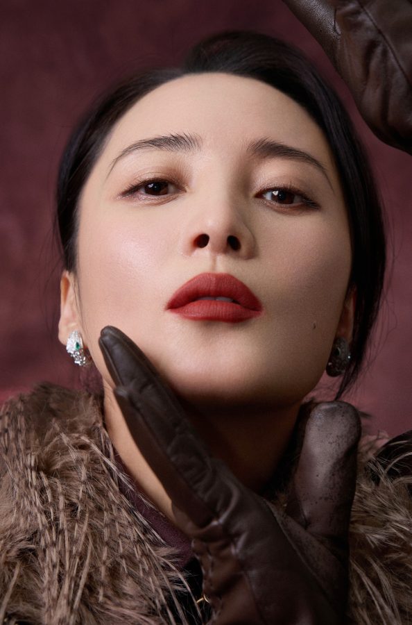 蒋勤勤腿裹质感灰色丝袜现身嘉人女性影响力之夜(3/9)