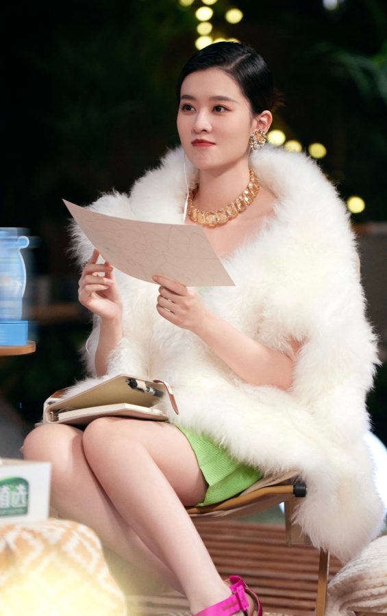 美女明星乔欣录制《半熟恋人》美腿光滑(1/5)