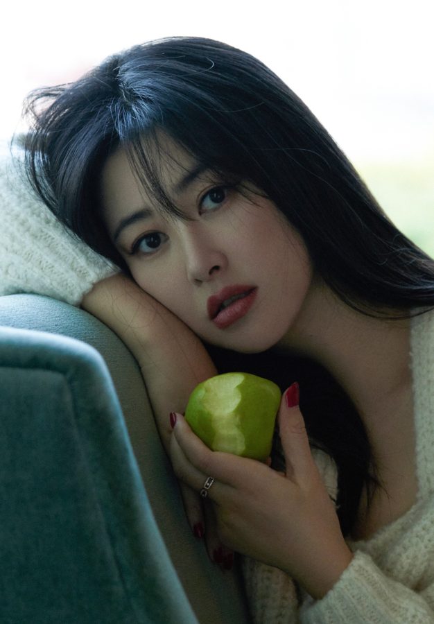 朱珠穿白毛衣美腿写真尽显高级诱惑(3/4)