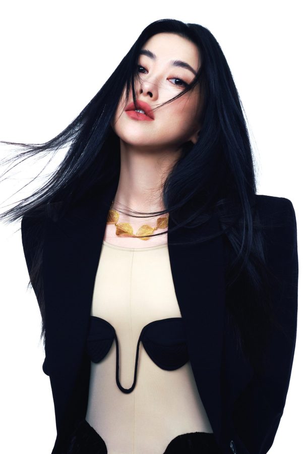 女星朱珠登上时尚杂志封面美腿高跟撩人(8/10)