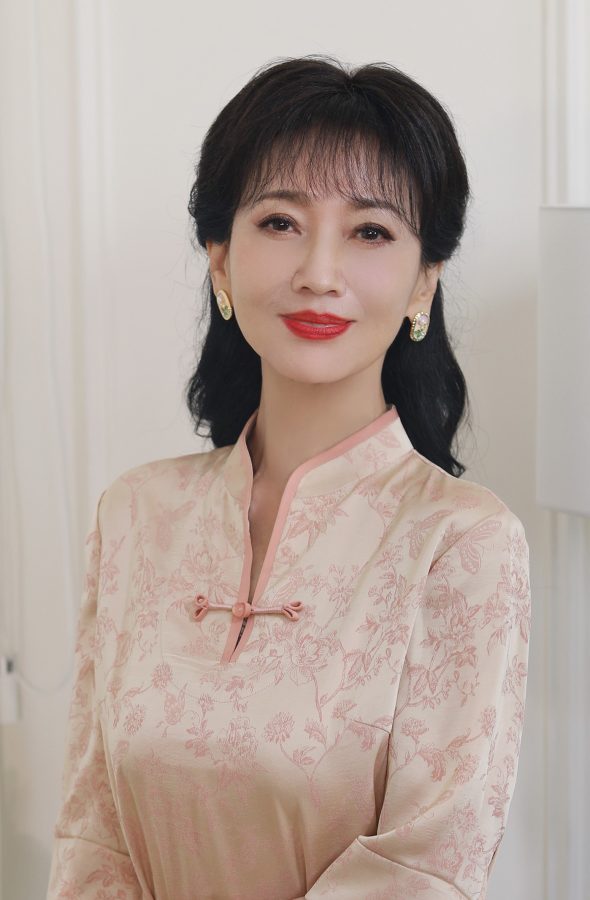 古典老美人赵雅芝脚踩尖头细高跟居家风美照(5/6)