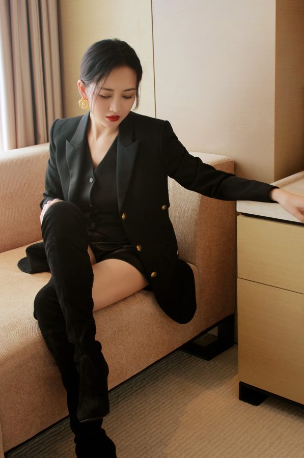 御姐王鸥西装短裤美腿长靴(1/2)