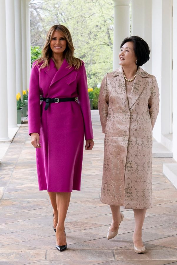 Melania Trump修长小腿踩尖头高跟出席接待活动(8/8)