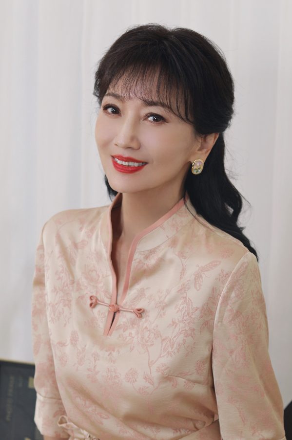 古典老美人赵雅芝脚踩尖头细高跟居家风美照(4/6)