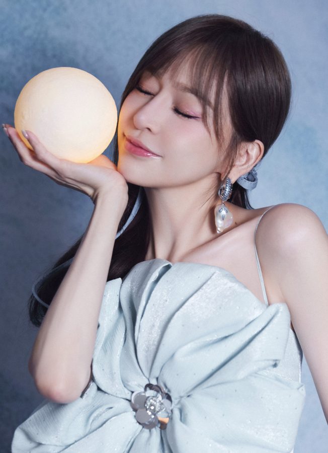 小阿姨王心凌睫毛弯弯盯屏美照(3/7)