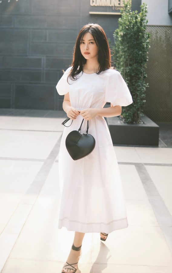 女明星朱珠玉足踩细带高跟凉鞋出街(3/6)