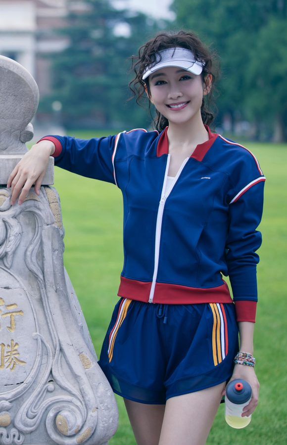 王鸥运动短裤美腿玉照(2/2)