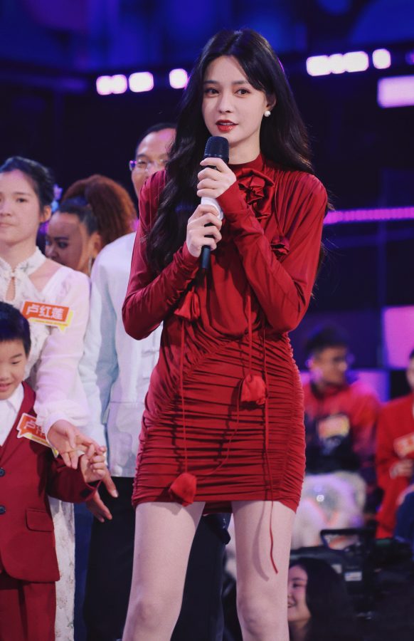 美女主持人沈梦辰穿红色超短裙美腿蹬高跟长靴录制《我想和你唱》(2/5)