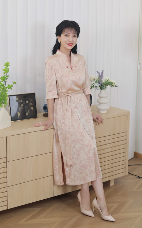 古典老美人赵雅芝脚踩尖头细高跟居家风美照(1/6)