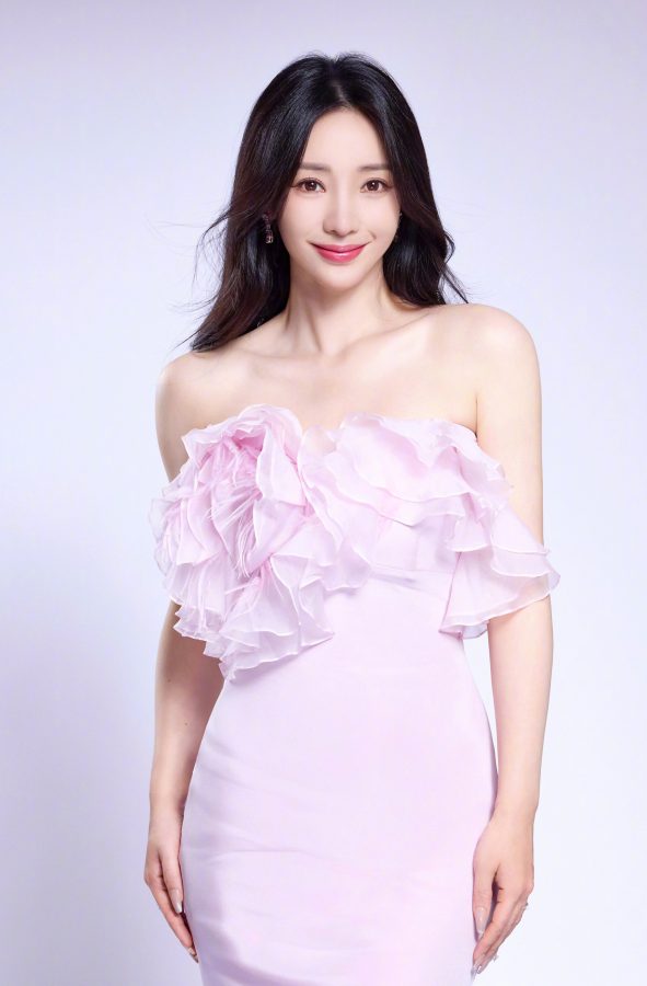 柳岩身着紫色优雅长裙酥胸微露美丽动人(7/8)