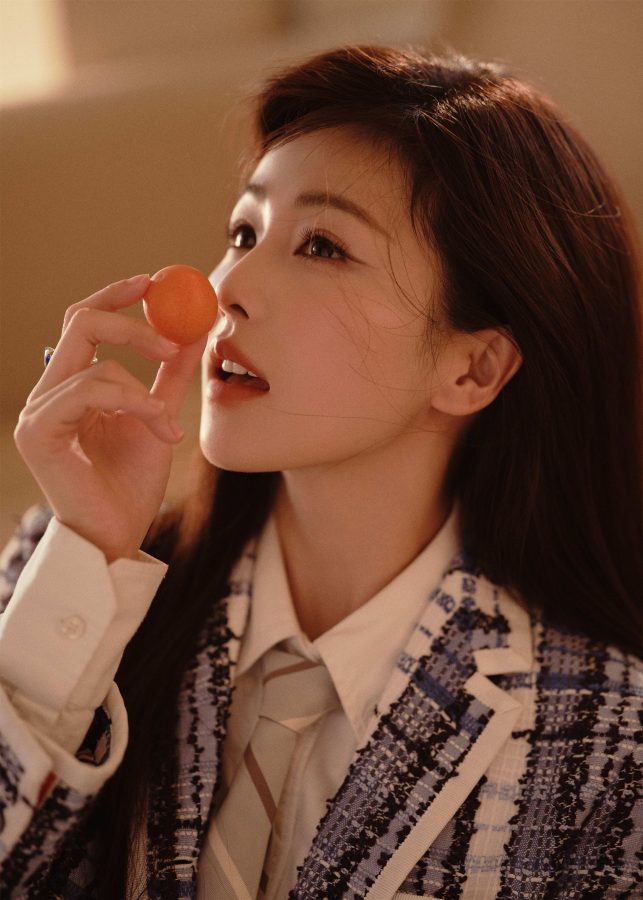 白鹿现身浙江卫视跨年晚会大秀纤细的少女美腿(12/12)