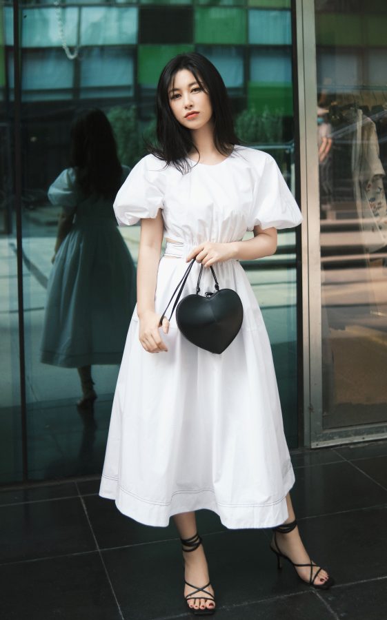 女明星朱珠玉足踩细带高跟凉鞋出街(5/6)