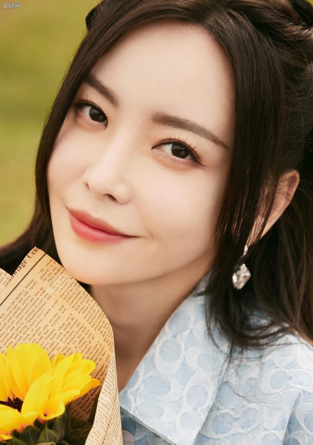 清新的美女姐姐于文文的短裤白长腿(3/4)
