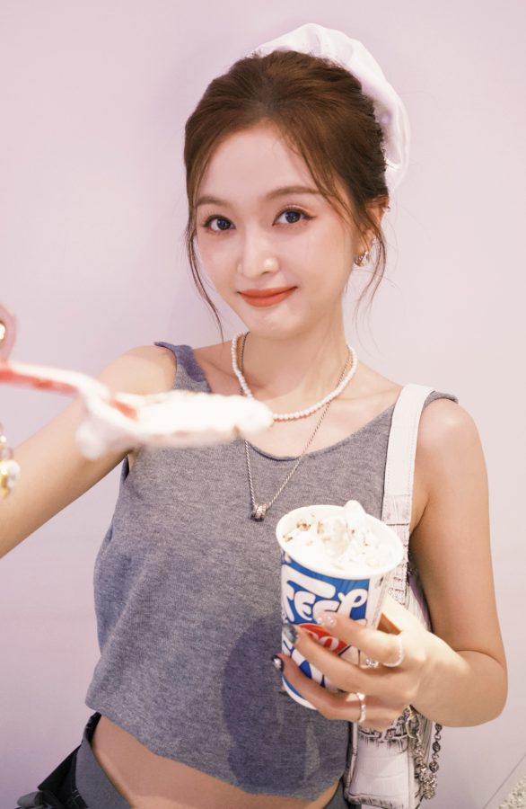 长腿小姐姐吴宣仪吃冰激凌舒服(6/6)