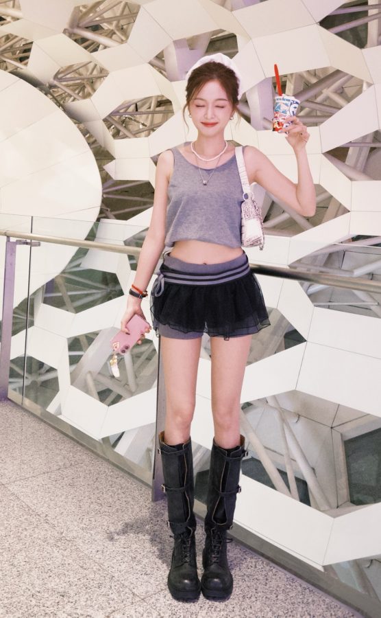 长腿小姐姐吴宣仪吃冰激凌舒服(2/6)