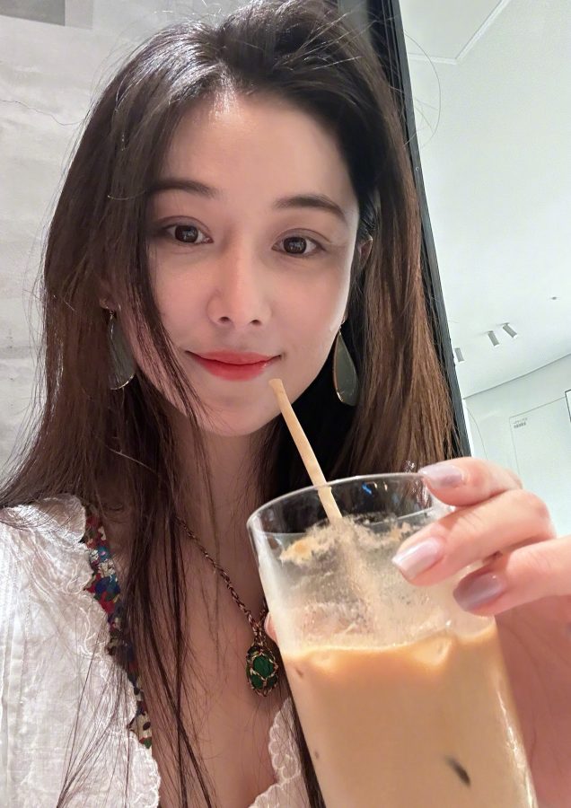 张馨予纤细少女腿夏日写真清新来袭(3/3)