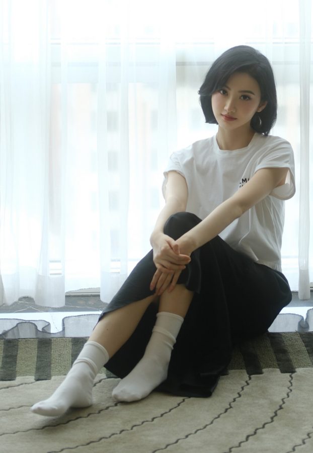 景甜脚穿纯白短袜真纯洁氧气女神(1/8)