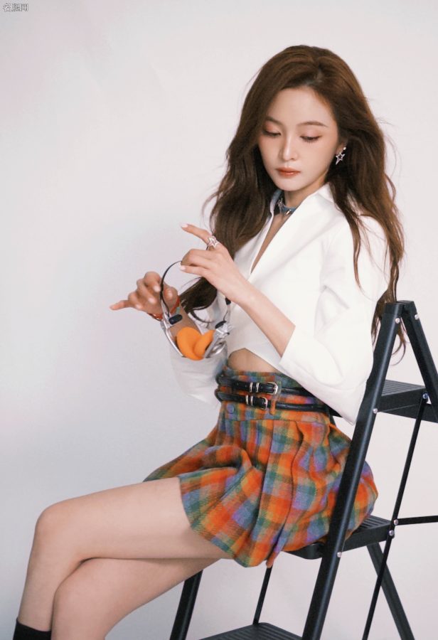甜辣美少女吴宣仪穿棋盘格子裙展现新次元长腿(12/20)