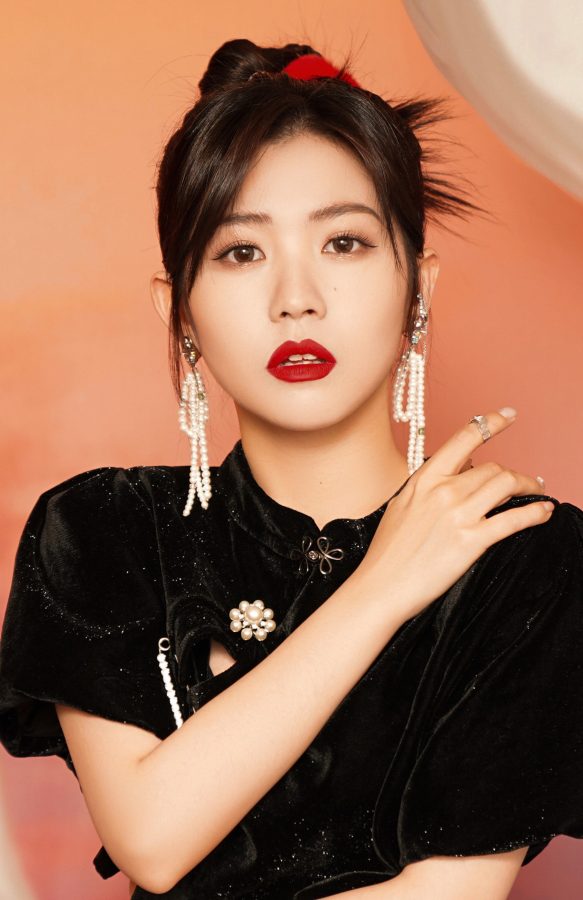 漂亮妹子赖美云腿穿短筒黑丝红唇鲜艳（第3张/共3张）