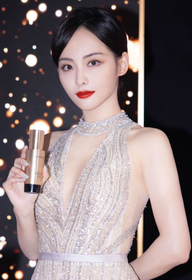 张嘉倪穿深V礼服红唇皓齿真东方美神(7/7)
