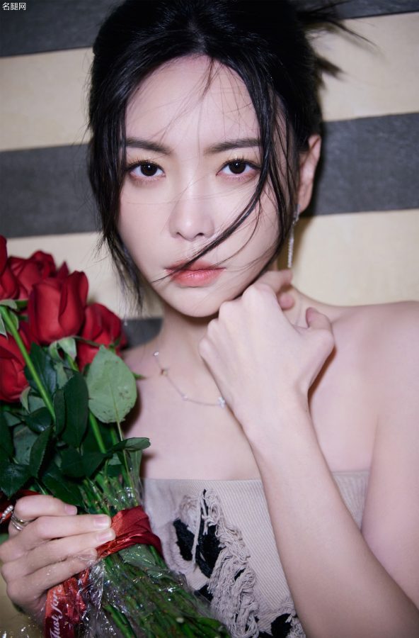 《时光音乐会》于文文美腿踩高跟长靴美脸盯屏(8/9)