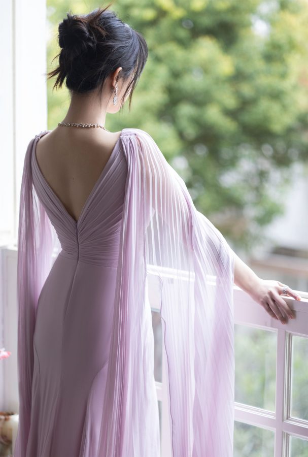 紫妹杨紫穿紫衣展示胸前洁白肌肤和事业线(7/11)