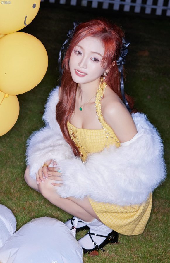 九头身甜心吴宣仪穿柠檬黄短裙秀美腿（第8张/共8张）