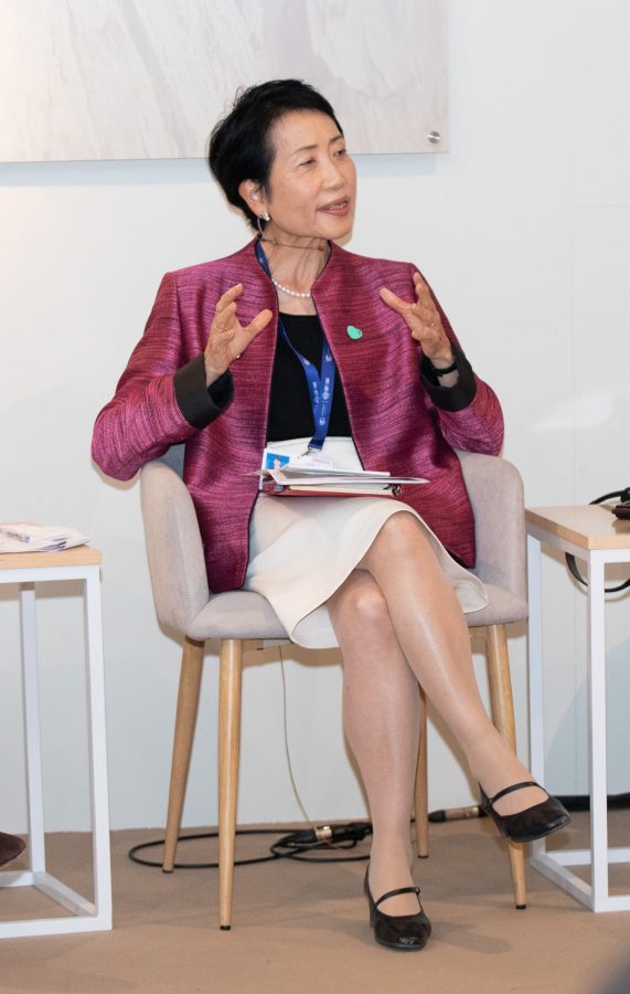 东京大学全球公共事务中心主任Naoko Ishii腿穿质感黑丝翘腿坐姿（第1张/共4张）