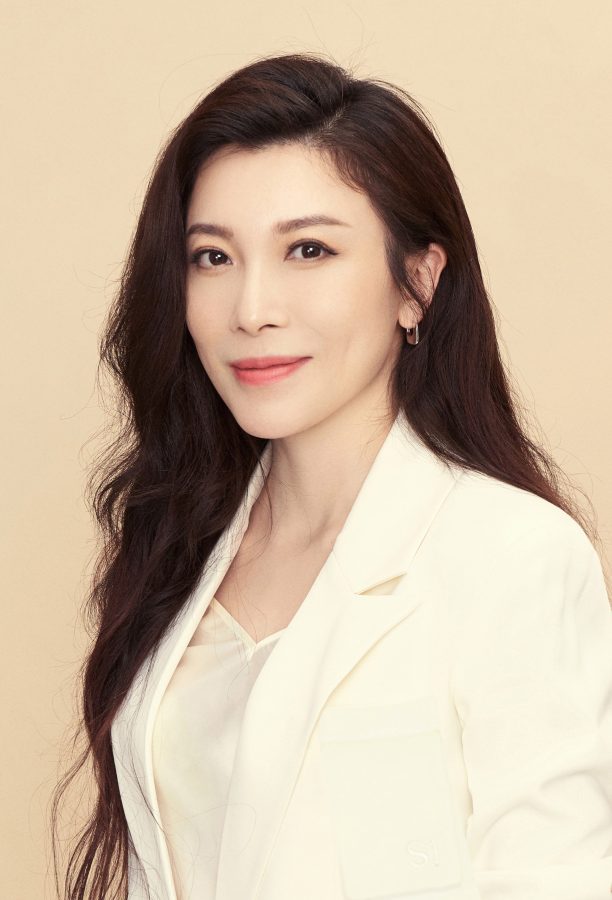 张琰琰穿白西装踩高跟鞋焕发成熟魅力御姐气场(3/3)