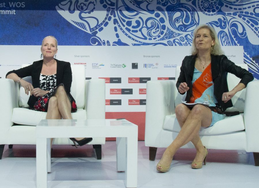Catherine McKenna熟腿高跟和Zanny Minton Beddoes论坛对话(6/6)