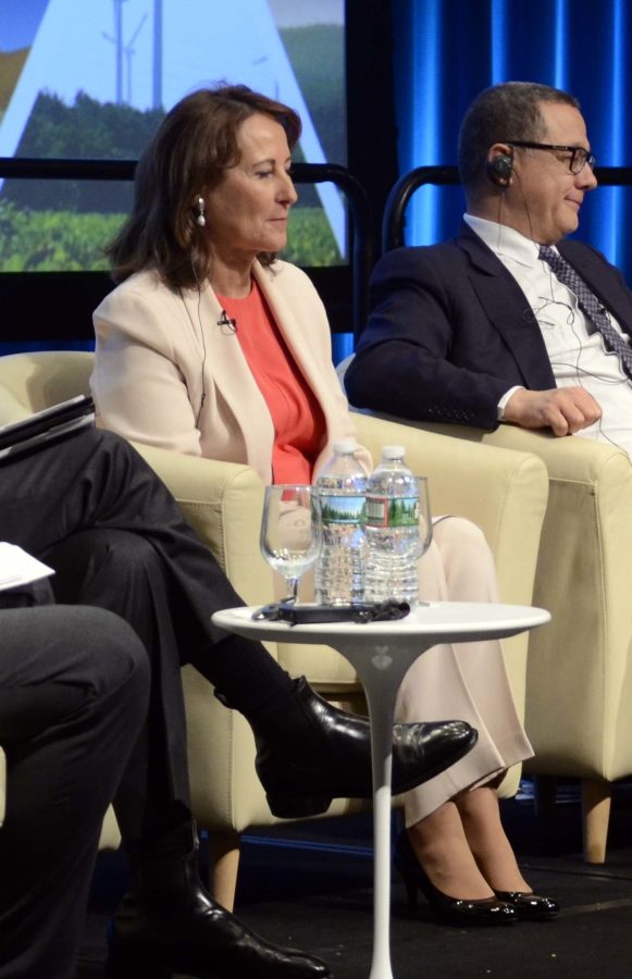 前加拿大环境与气候变化部长Catherine McKenna光腿高跟和前法国生态与能源部长Ségolène Roya裤里丝（第6张/共13张）