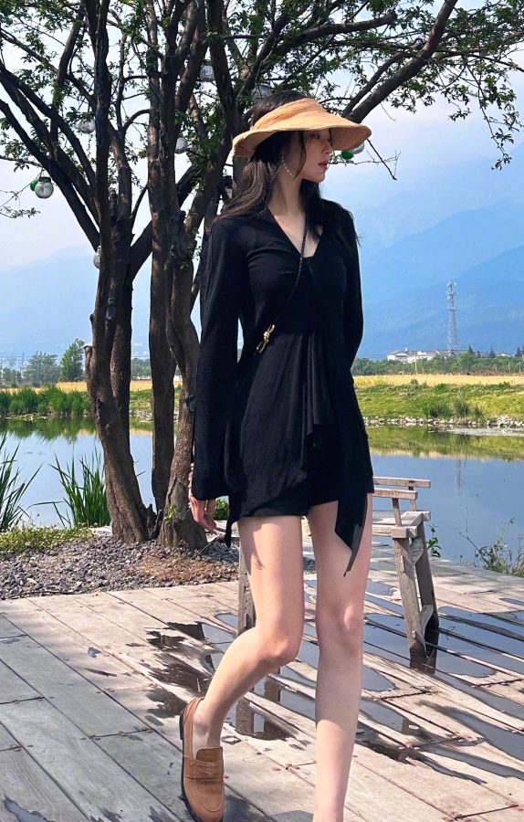 张馨予湖边秀美腿，这双绝世长腿谁能驾驭？(6/7)