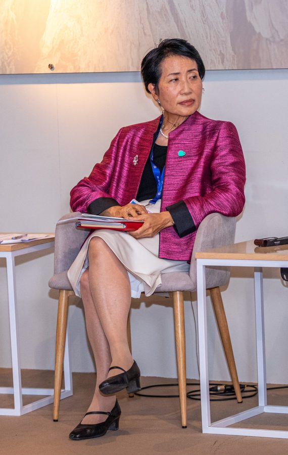 东京大学全球公共事务中心主任Naoko Ishii腿穿质感黑丝翘腿坐姿(3/4)